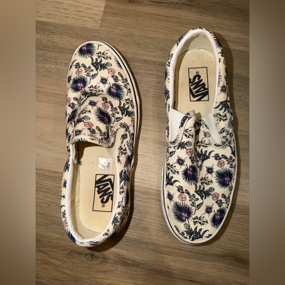 Vans Paradise Floral Classic Slip On Shoe - Picture 3 of 8
